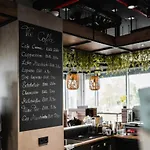 Aparthotel The Place - Serviced